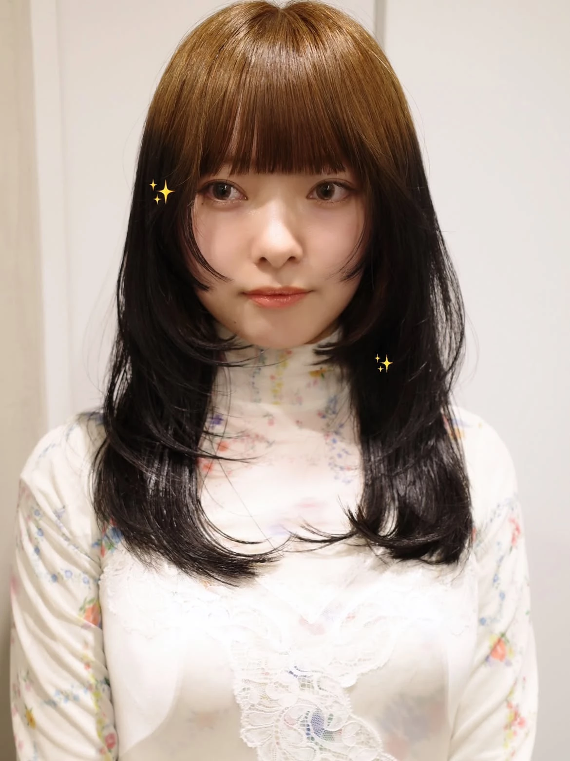 焦糖棕髮色髮型推薦4：漸層染層次剪