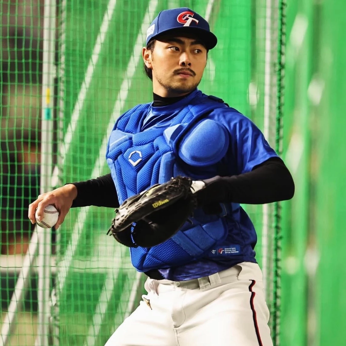 今年 28 歲的林家正，自學生時期便展現穩定的捕手能力與領導氣質，在青棒時期便成為球隊的重要主力，憑藉扎實的守備基本功與沉穩的場上指揮能力受到球探關注。