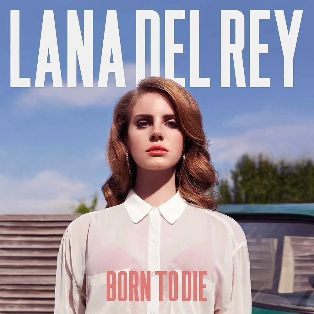 專輯《Born to Die》的長尾效應更堪稱樂壇傳奇，截至 2025 年 12 月，以累積 618 週進榜《告示牌》的成績，超越樂壇天后 Adele 的《21》，成為《告示牌》專輯榜史上進榜時間最長的女性個人歌手專輯，證明這張 2012 年的作品在串流世代仍持續吸引新一代聽眾。