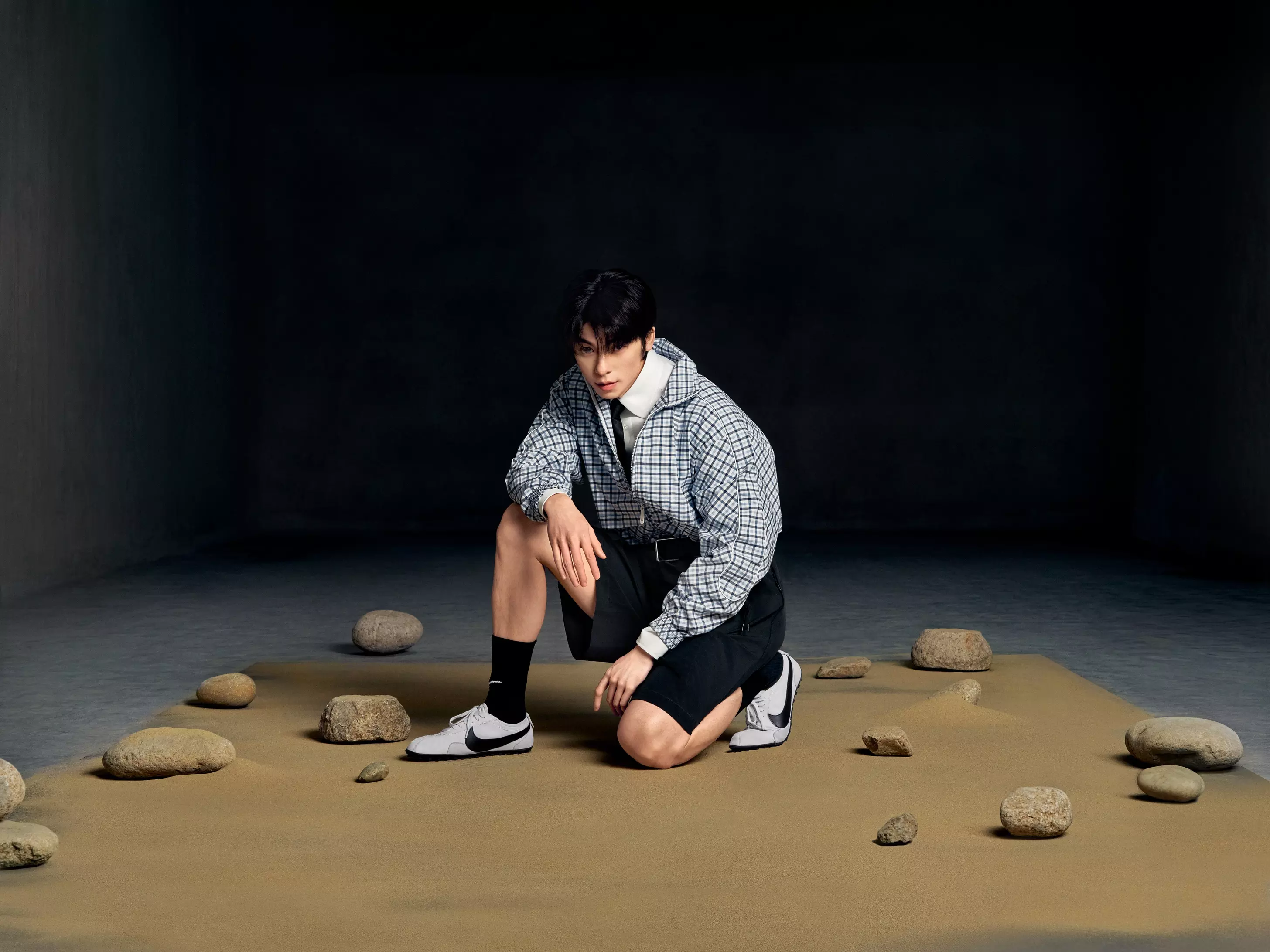 在新任CEO Elliott Hill主導下，從減少折扣、重整供應到擴張產品線，Nike重新找回節奏，財報回升只是開始。當許光漢與Lisa站上同一陣線，這場關於風格與影響力的競賽，才正要進入下一回合。