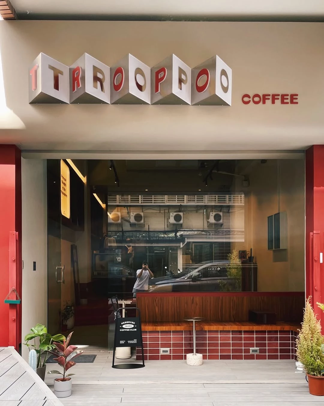 TROPO Coffee｜紅磚與光影交織的松菸美學咖啡廳