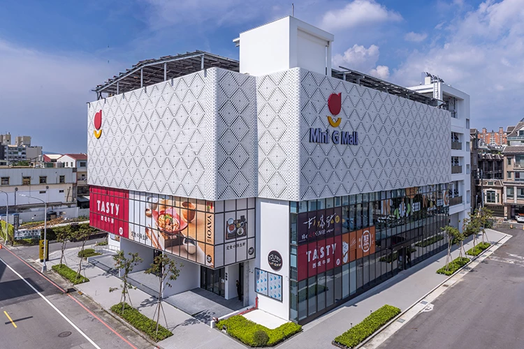 台中首座社區型百貨正式登場！位於台中市豐原區中正路的「Mini G Mall」已展開試營運，成為台中第一座主打社區生活機能的社區型百貨。商場集結餐飲、美食、生活用品、親子娛樂及生活服務等多元品牌，包括開丼 燒肉 vs 丼飯、西堤牛排、聚日式鍋物、YAYOI 彌生軒，以及打爆豬韓式燒肉吃到飽，打造「用餐、購物、娛樂一次完成」的全新消費模式。