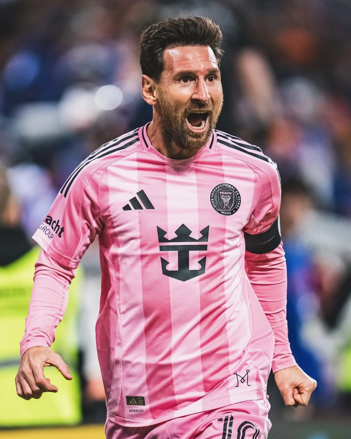 2026 年世界盃有可能是阿根廷隊的梅西（Lionel Messi）最後一次站上世足舞台，他在過去的成就幾乎已經是足球史天花板，曾拿過 8 座金球獎，率領阿根廷贏下 2022 世界盃，並曾在 2014 與 2022 兩度獲得世界盃金球獎。