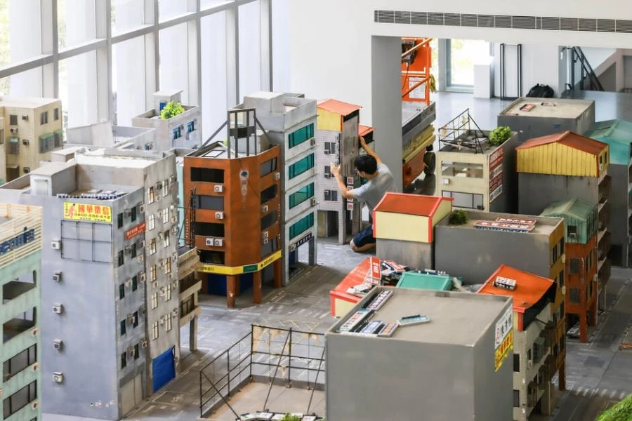  ​  張立人《戰鬥之城：場景模型》細節照四，複合媒材，2012-2018。（圖片提供：北師美術館／攝影：汪正翔）