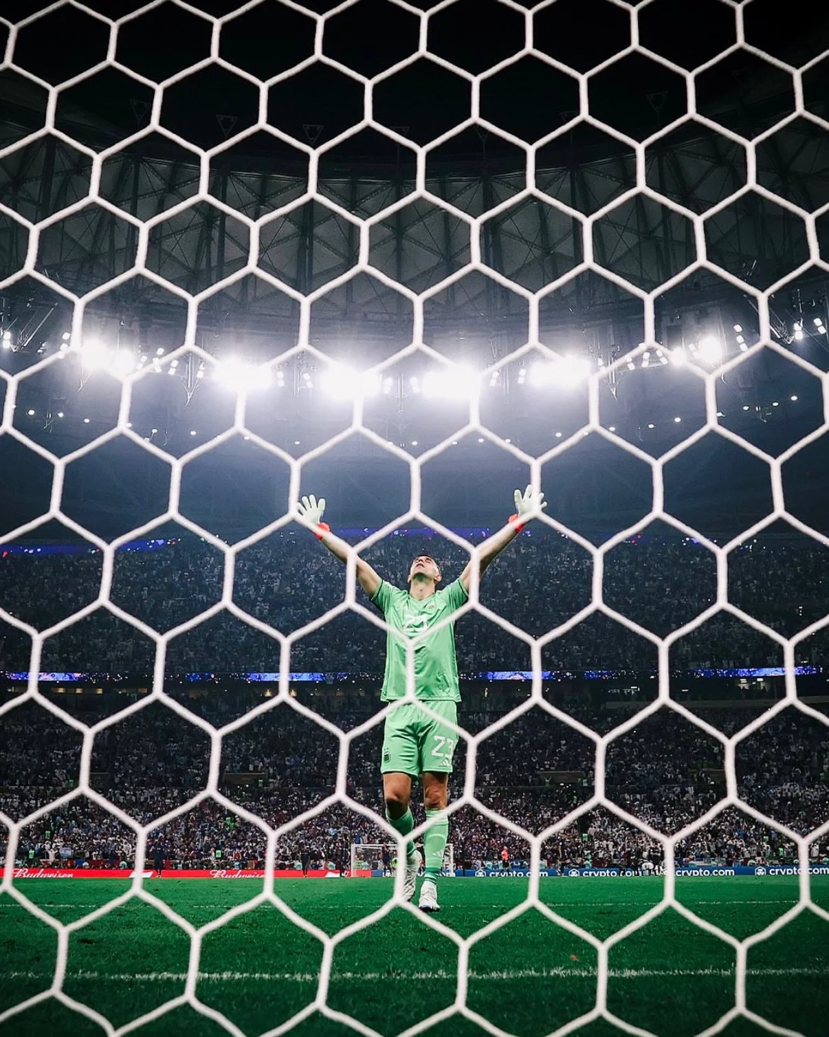 2026 世足的商業規模空前，但票價與交通費也成為爭議焦點。FIFA 先是公告推出球迷基本票（ Supporter Entry Tier）票種，強調包括決賽在內的所有 104 場比賽，票價均為 60 美元（約台幣 1800 元），且將預保留給具參賽資格球隊的球迷，並佔各國足球聯盟配額的10%。