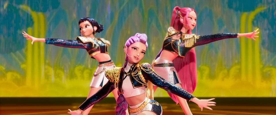 《K-pop 獵魔女團》巧妙將 K-pop 偶像文化與奇幻獵魔故事融合,加上畫風、角色設定、劇情、音樂到配音都在水準之上,因此開播之後話題不斷,不只神曲〈Golden〉攻佔《告示牌》冠軍以及全球各大音樂榜單,電影更以 5 億的觀看次數成為 Netflix 史上最受歡迎電影,也讓 Netflix 加緊腳步開始製作續作。