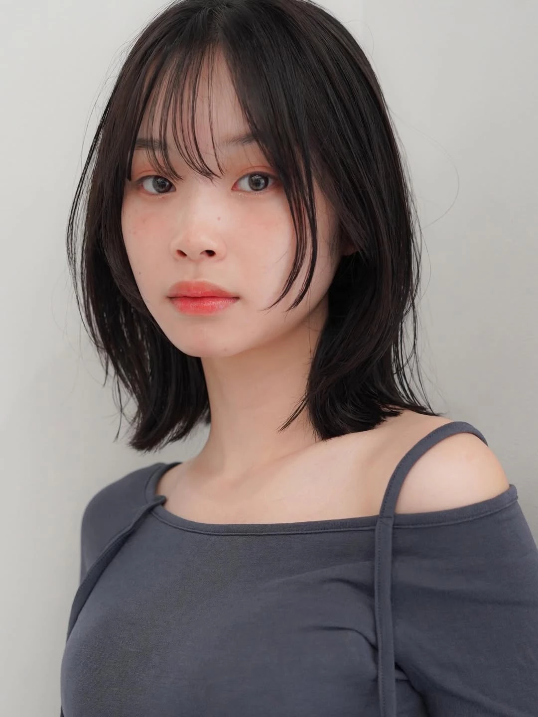 熟齡「深棕色鮑伯短髮」推薦1：層次剪鮑伯