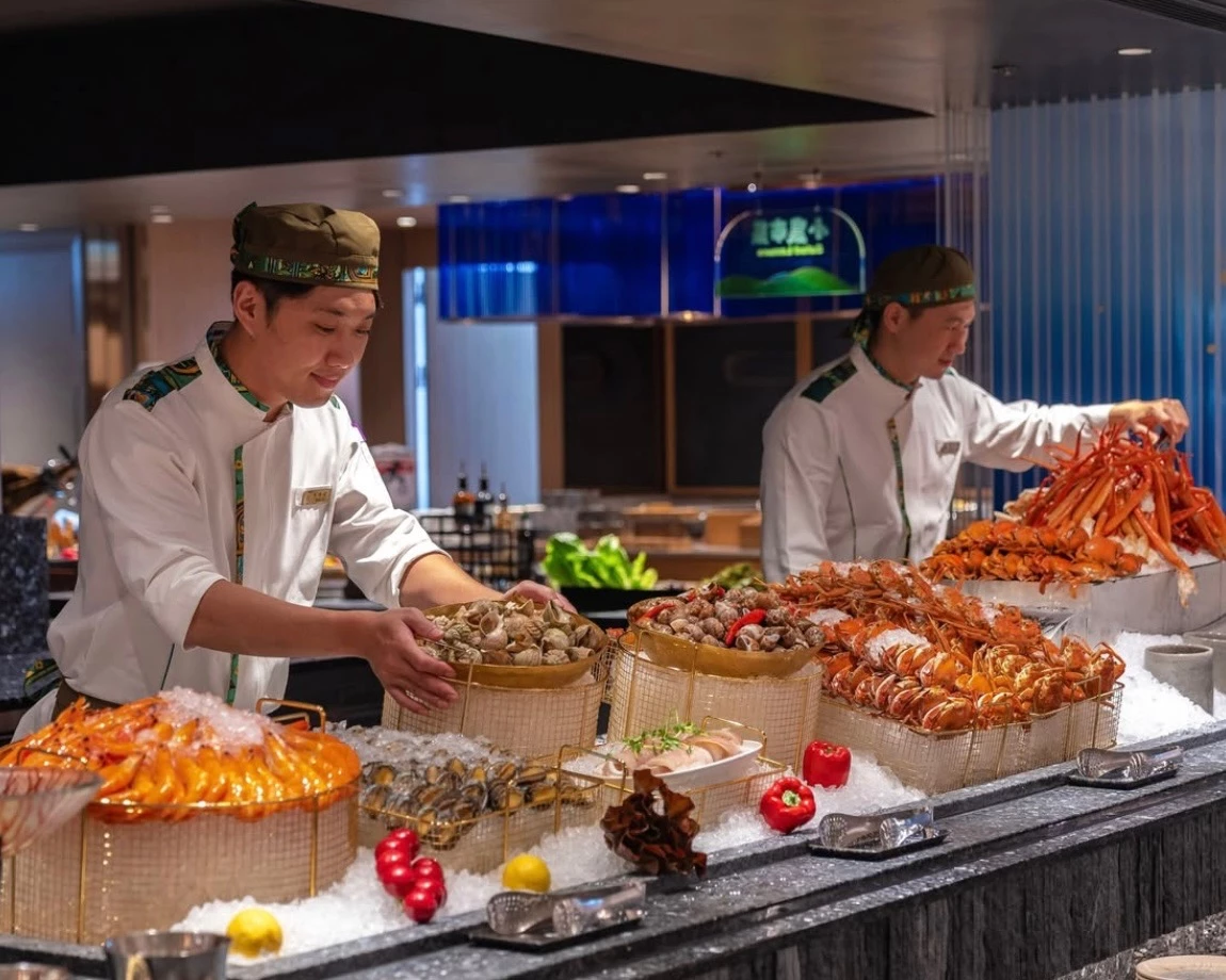 被譽為「全台最難訂 buffet」的「島語自助餐」也將插旗大巨蛋商圈,勢必將大大帶動東區的人流。