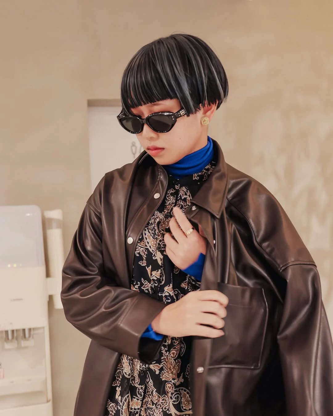 灰色頭髮造型推薦9：光線染極短髮