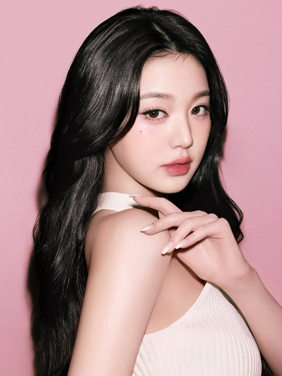 張員瑛髮型推薦6：八字瀏海木馬捲