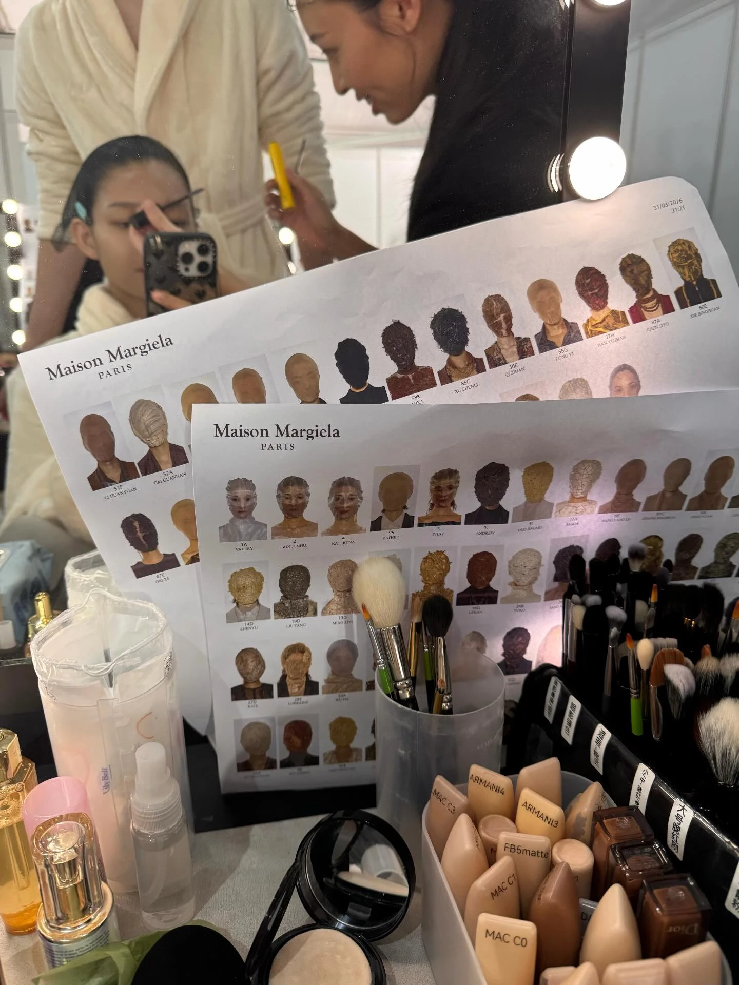 談到目前的工作與生活狀態，Patty表示自己現在是based在上海，在1月底巴黎高級訂製週結束、3月初在巴黎時裝週走了日本設計師品牌Ground，也面試了不同城市的經紀公司，在巴黎工作結束後，也回到上海繼續試鏡。她告訴我們模特兒的日常就是：「等經紀公司發通告，然後在城市的各個點穿梭，casting通常佔掉模特大部分的時間。如果幸運就會有call back和fitting, 再來就是彩排跟上秀日，我的工作目前就是這樣。有空的時候就可以出門去待著的城市逛逛，巴黎和上海我都很喜歡，很感激我的工作能讓我能一邊工作一邊城市探索。」