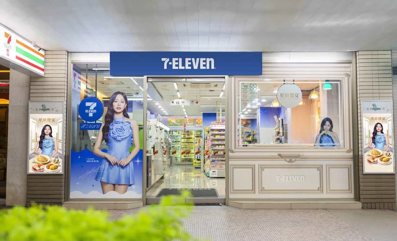 去年適逢 TWICE 出道 10 週年，台灣的 ONCE 終於盼到 TWICE 返台開唱，一連兩場高雄世運主場館加上今年兩場台北大巨蛋，都造成一票難求的盛況，而周子瑜近日不只先後接下台灣 7-ELEVEN 代言人，並將於七月高雄啤酒節擔任壓軸演出，都被認為是為回台單飛做準備，近日更有不少網友在社群分享，周子瑜的媽媽黃燕玲已在去年申請成立經紀公司「瑜海娛樂」。