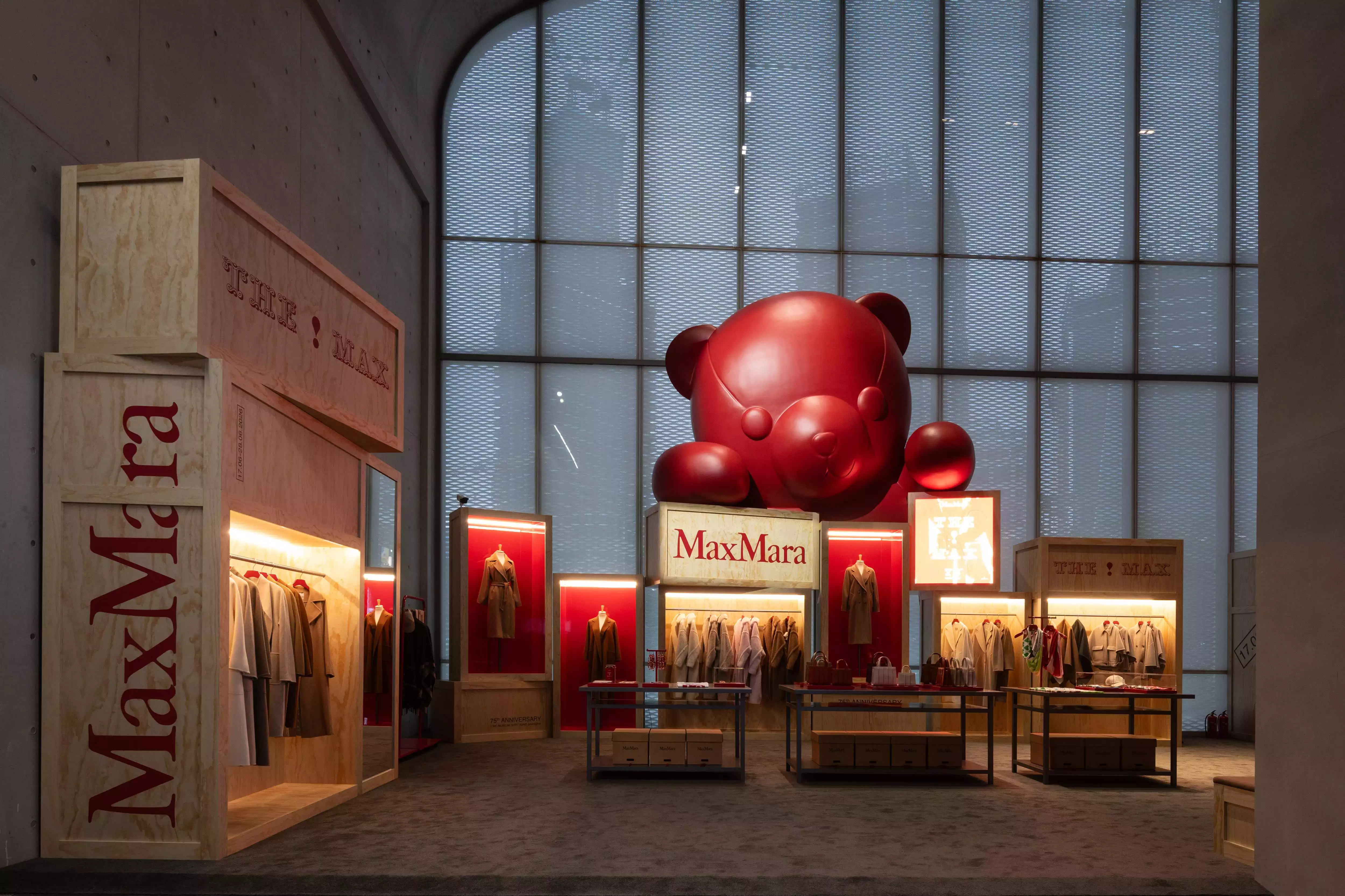 max mara 75週年上海早春大秀+展覽，經典Teddy Bear Coat、三款75週年限量復刻大衣