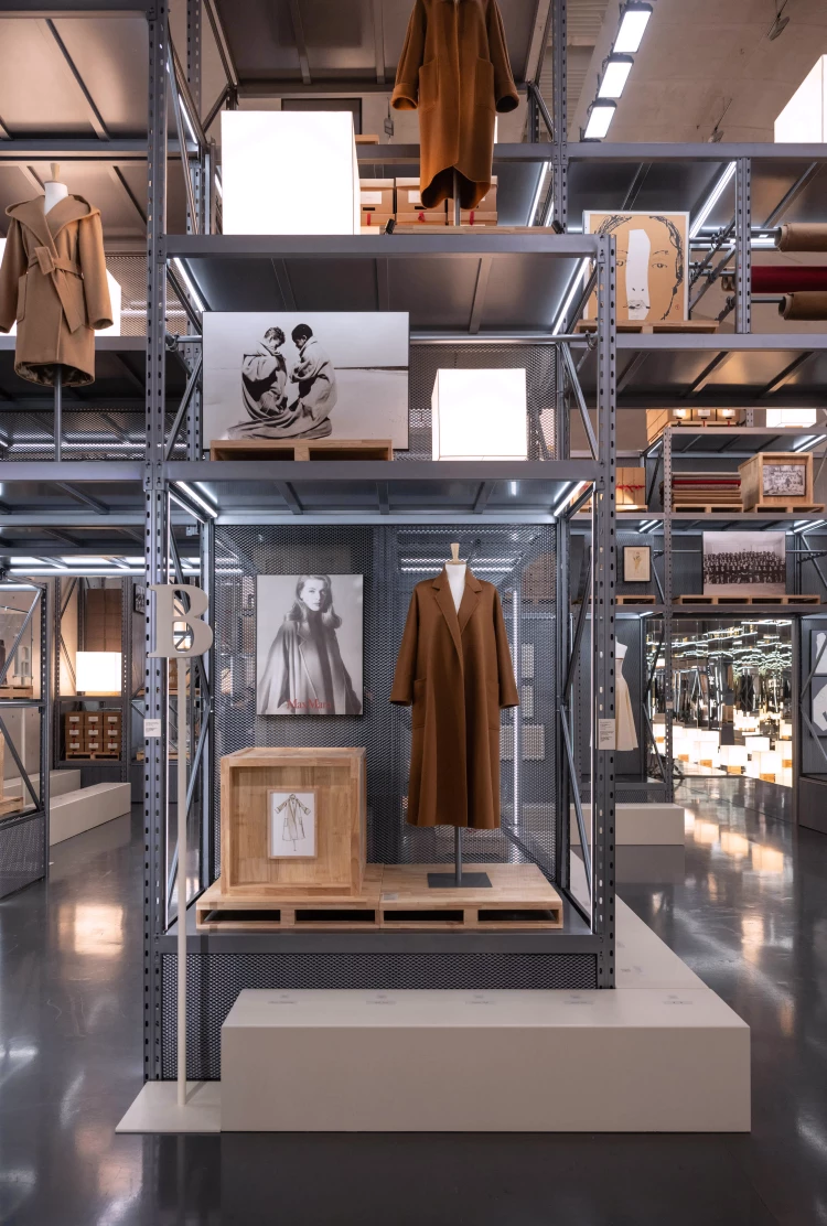max mara 75週年上海早春大秀+展覽，展覽亮點02｜展場以「檔案庫木箱」概念打造沉浸空間