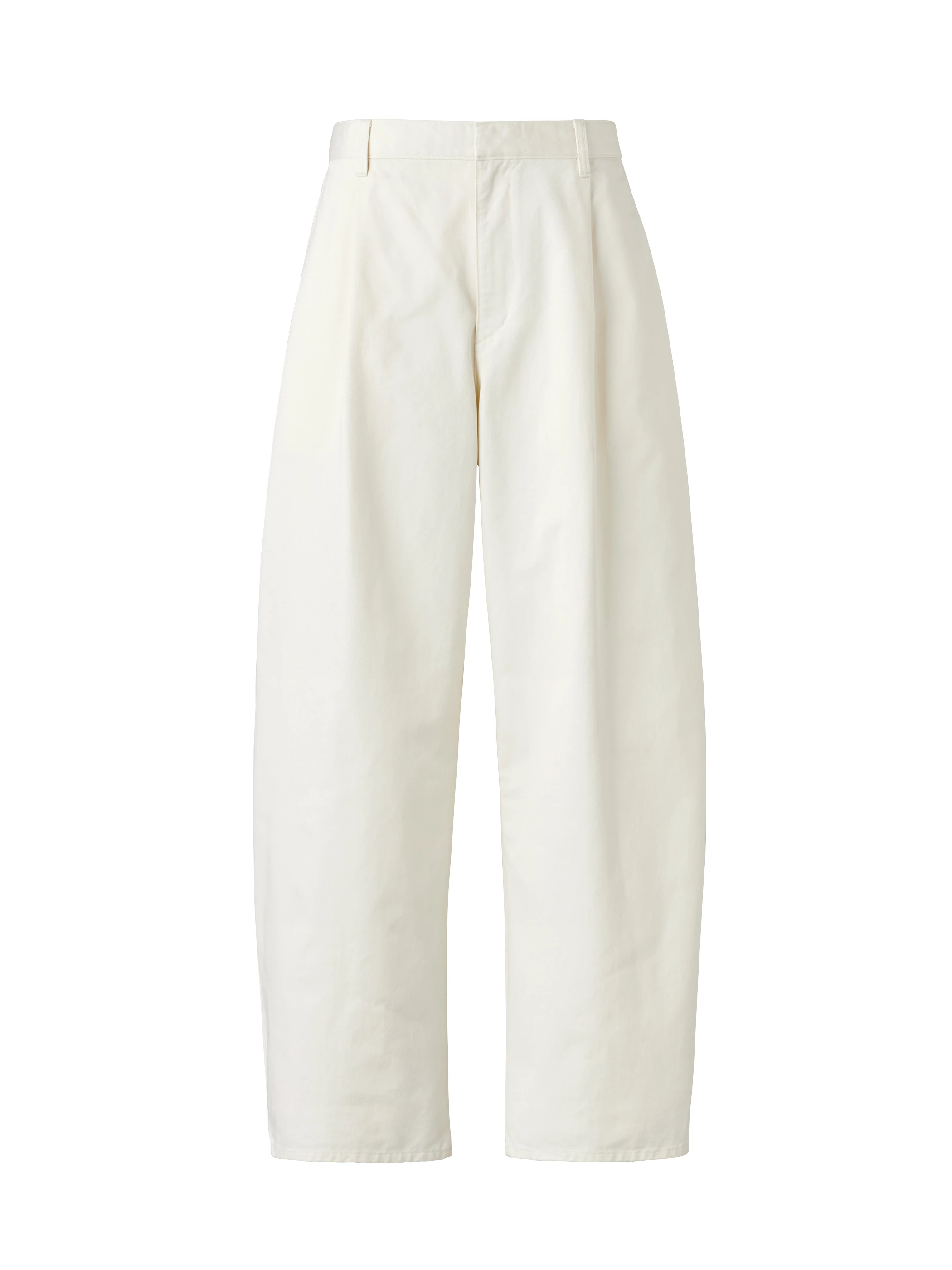 修身冠軍就是它！繭型褲最大的優點，在於側邊弧形剪裁，從臀部到大腿自然撐開，再於褲腳微微收回，完美修飾腿型輪廓。穿起來不貼腿、卻能顯瘦，對想要視覺立減5公斤的人來說，這件真的可以直接包色處理！（價格：NTD1,290）