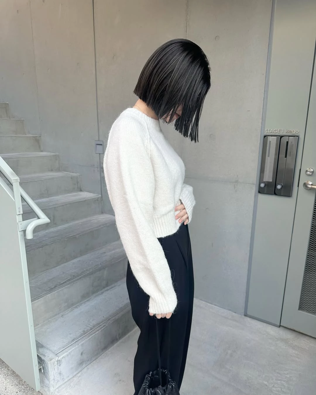 灰色頭髮造型推薦4：灰黑色一刀切