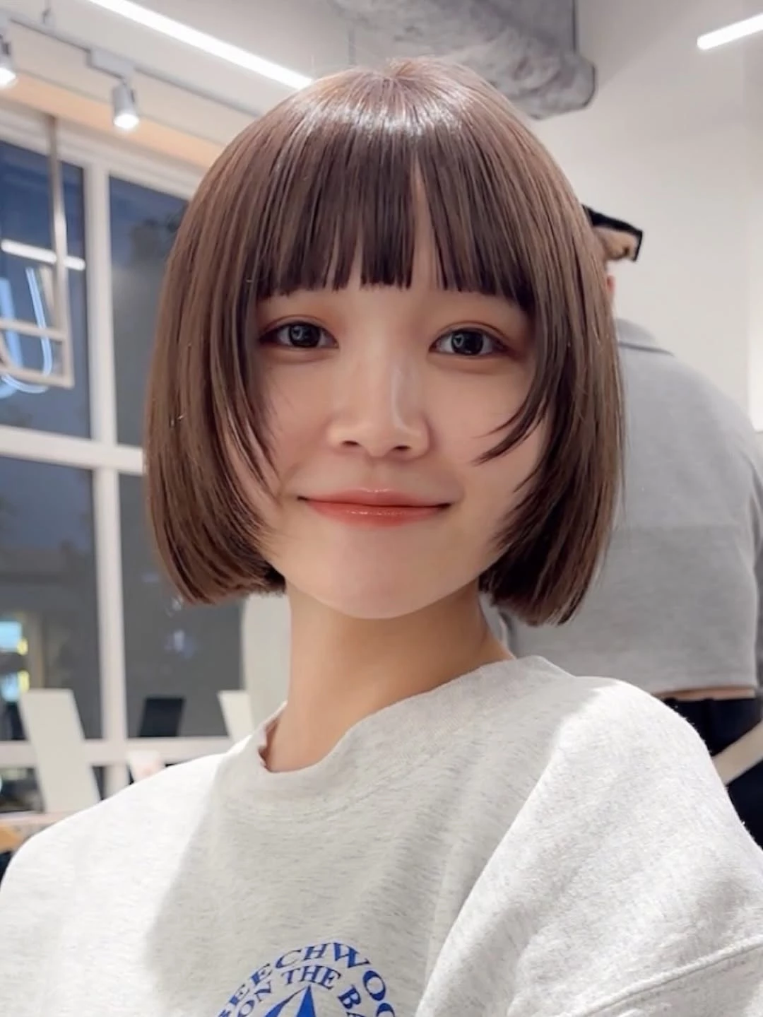 奶茶色短髮推薦5:迷你鮑伯