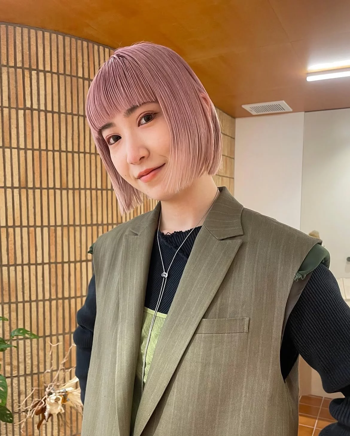 粉紫色短髮推薦2：髮尾漸層染