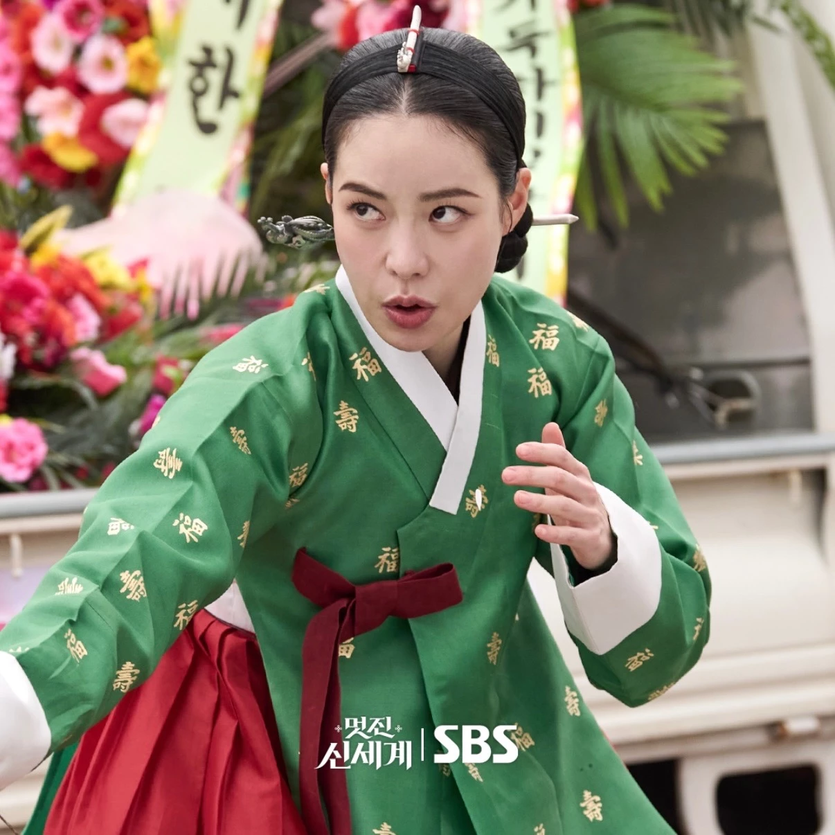 《我的王室死對頭》中的靈魂惡女姜丹心正是由林智妍出演，這次再次飾演朝鮮時代惡女姜丹心，被賜死後穿越到現代並附身在無名演員身上，她必須帶著古代宮廷裡求生存的狠勁、算計與尊嚴，重新理解現代世界的金錢、名氣、階級與人際關係，即使目前才剛剛播出兩集，林智妍依舊靠著更上一層樓的瘋狂演技與天生喜感，再次大大圈粉無數。
