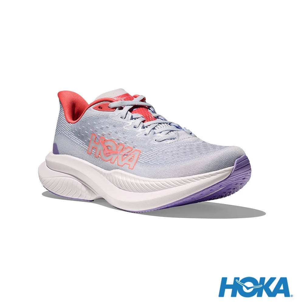 主打速度訓練定位的 Mach 6,是 Hoka近年討論度很高的一雙輕量跑鞋。這一代換上超臨界發泡 EVA 中底,腳感明顯更有彈性與回饋感,在節奏跑或日常加速訓練時,能感受到步伐被自然往前推。(價格:NTD4,800)