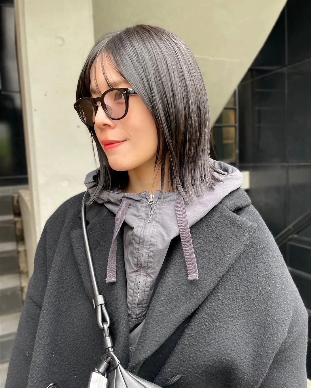 灰色頭髮造型推薦11：灰棕色鎖骨剪