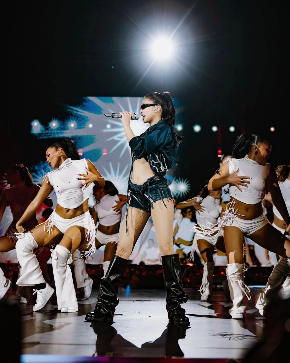 隨著 K-pop 勢力持續擴張,至今已成為全球音樂市場的重要象徵,繼去年迎來大勢女團 TWICE 的演出後,2026 年 Lollapalooza 更是 K-pop 藝人與團體的強勢集結,包含 BLACKPINK 成員 Jennie 在單飛發片並取得好成績後,將首次登上主舞台演出而受到矚目。