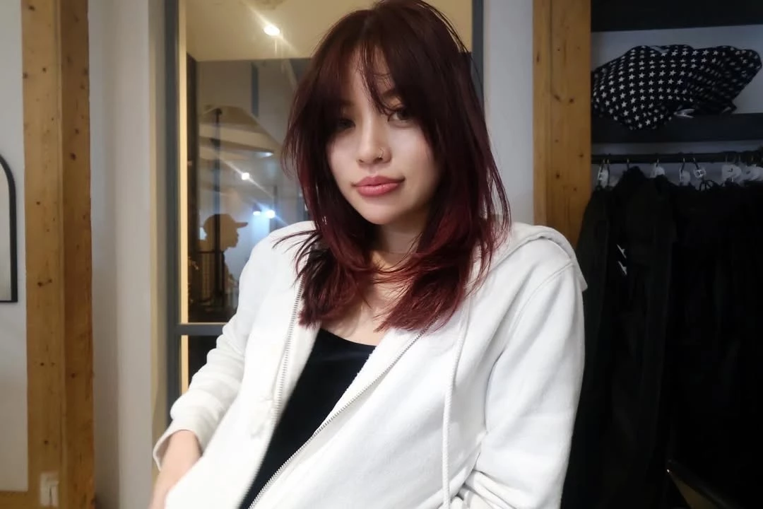 紅色頭髮造型推2：氣墊層燙層次鎖骨剪