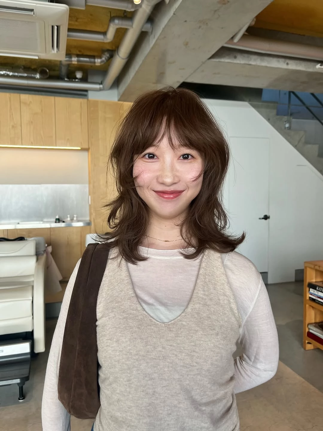 職場鎖骨剪髮型推薦9：復古捲