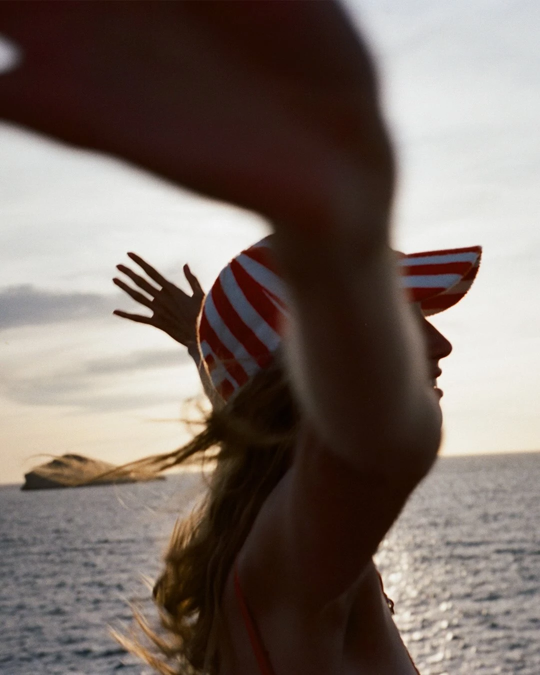 在匯率帶來超過5億歐元負面影響的情況下仍能維持高利潤率，顯示其價格掌控能力與品牌溢價能力依舊強勁。執行長Axel Dumas直言：「這套專屬銷售網絡與垂直整合的經營模式，再次證明了它的成功。」