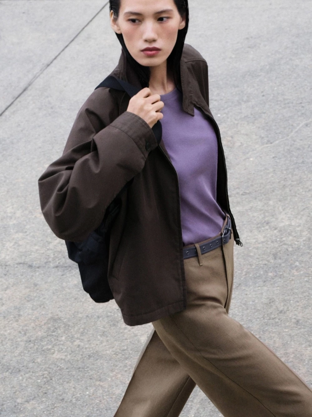 Uniqlo可收納肩背包新登場,Hermès前設計師打造,800入手