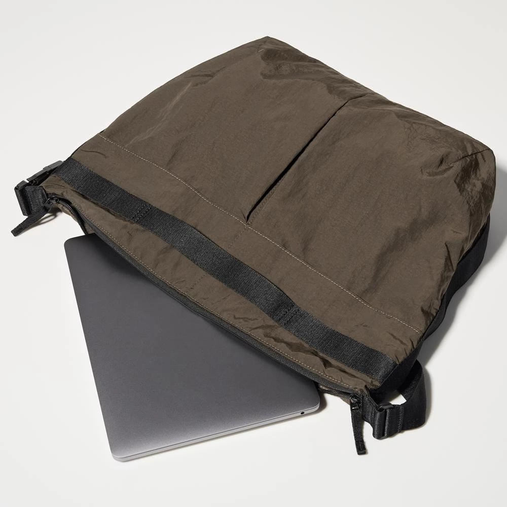 Uniqlo可收納肩背包新登場,Hermès前設計師打造,800入手
