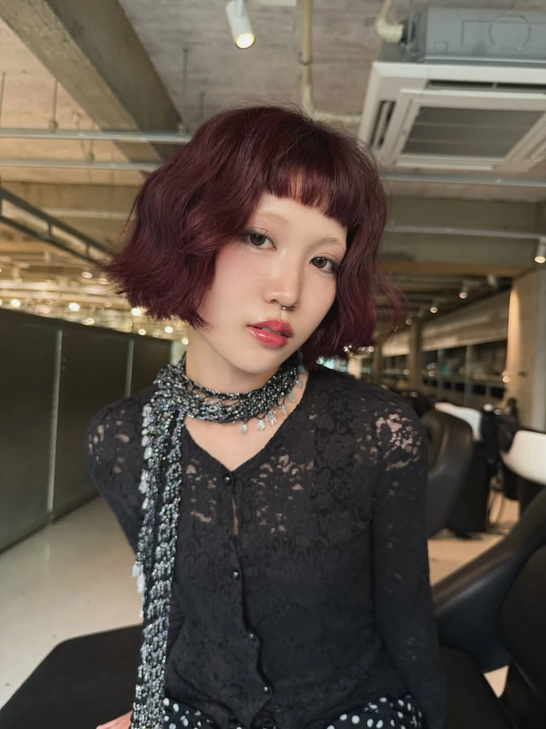 紅色頭髮造型推薦11：麥穗捲短髮