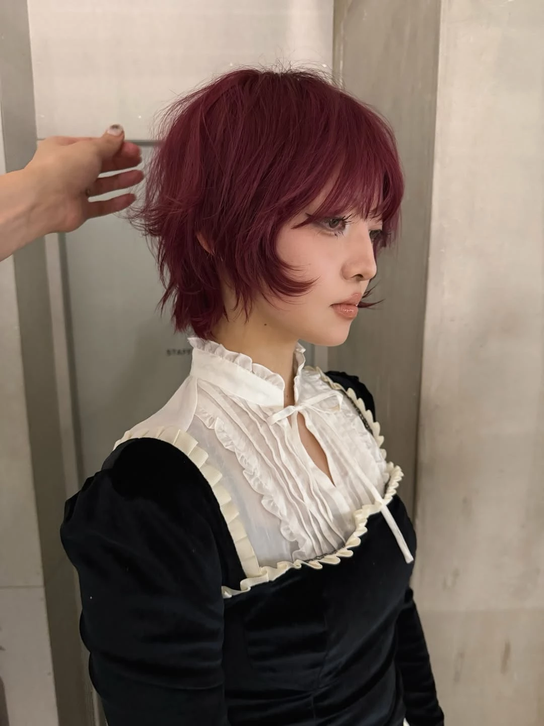 紅色頭髮造型推薦14：微捲日系短髮