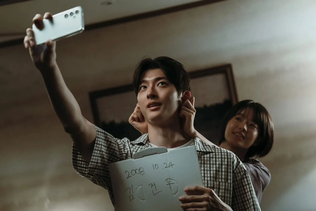 新人獎同樣展現韓劇圈世代交替的速度,最佳新人男演員入圍者包括《柔美的細胞小將 3》金載原、《下流大盜》金陣昱、《Girigo:奪命許願》白宣號、《稻草人》宋健僖,以及《菜鳥伙房兵》李洪耐;最佳新人女演員則有《Fine:鄉巴佬們》金旼、《愛麻夫人熱映中》方效潾、《稻草人》徐智慧、《S LINE》Arin,以及《Girigo:奪命許願》全昭映。