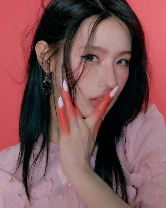 以溫暖又甜美的嗓音，撐起許多 i-dle 人氣歌曲的曹薇娟，將第一次以個人身份登上海外大型舞台，去年底才發行個人第二張迷你專輯《MY, Lover》的她，透露近期正如火如荼地著手規劃演出內容及舞台細節籌備，更特別預告將帶來驚喜限定舞台。