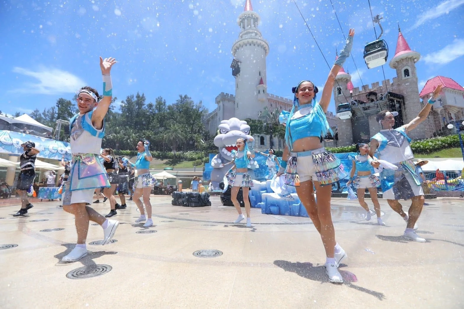 位在花蓮壽豐鄉的遠雄海洋公園，2002 年開園，是台灣第一座國際級海洋主題樂園，坐擁環繞太平洋的絕佳位置，歷經 10 年籌劃、總投資額 150 億元，才打造出這個總面積達 51 公頃的園區。