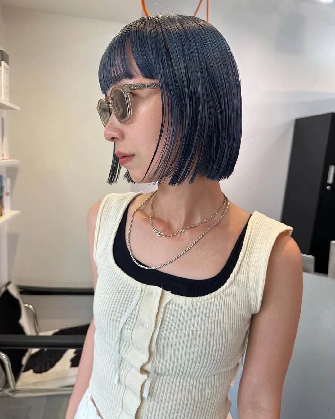 灰色頭髮造型推薦6：灰藍色鮑伯