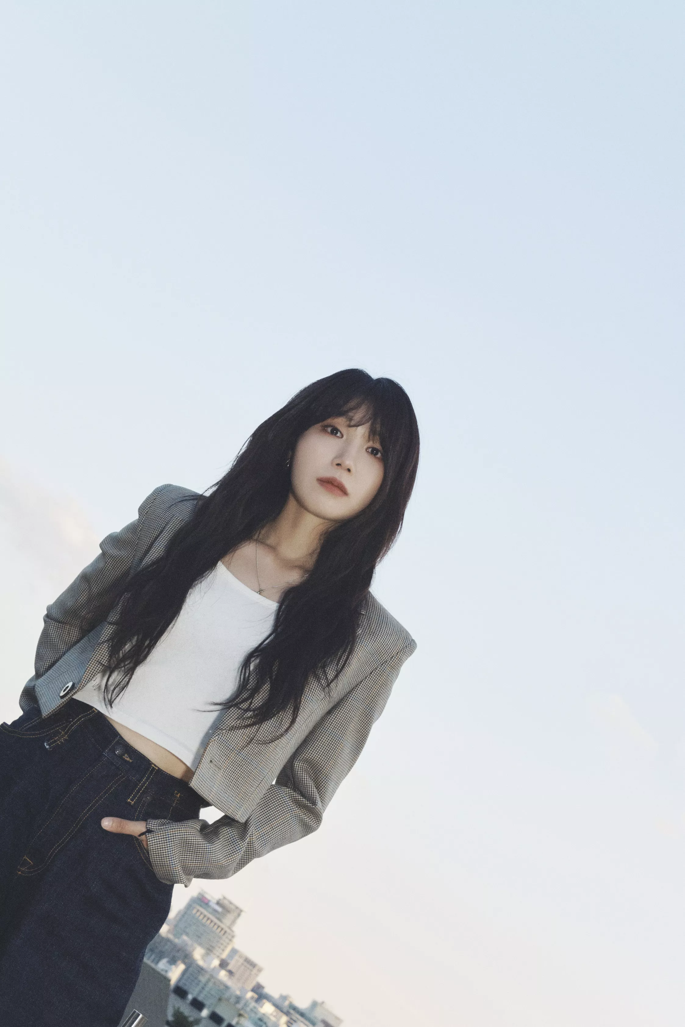 Apink 大 vocal 鄭恩地出道多年不只在歌唱闖出一片天，轉戰戲劇也一路帶來《請回答1997》、《那年冬天風在吹》 、《酒鬼都市女人們》 、《她的日與夜》…等熱播代表作，4 月底才剛剛與 Apink 一起征戰高流演唱會的她，大讚高雄是一座溫暖且悠閒的城市。