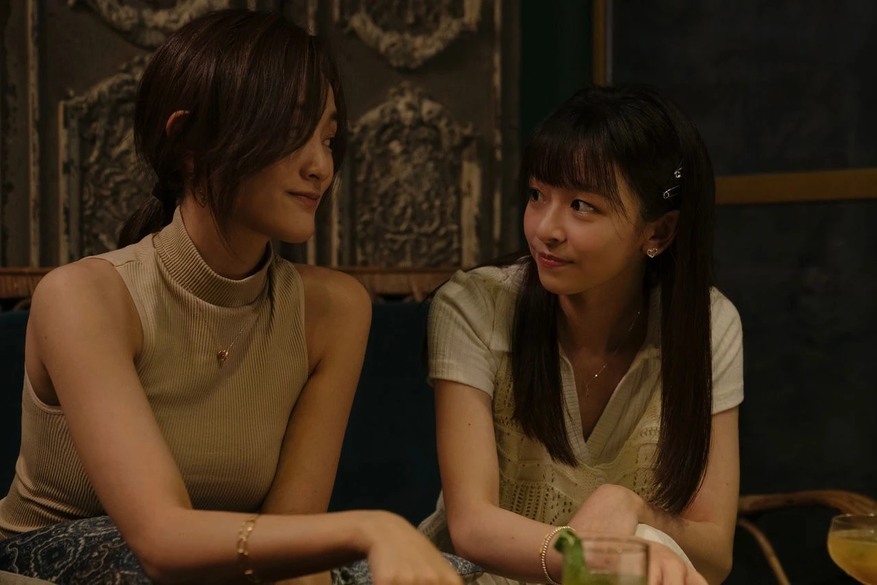 由謝盈萱、黃健瑋、王淨、戴立忍及陳姸霏主演的 Netflix 影集《人選之人—造浪者》，以台灣選舉政治為背景，透過政黨幕僚的視角，描寫選戰攻防、媒體操作與性別平權等議題。