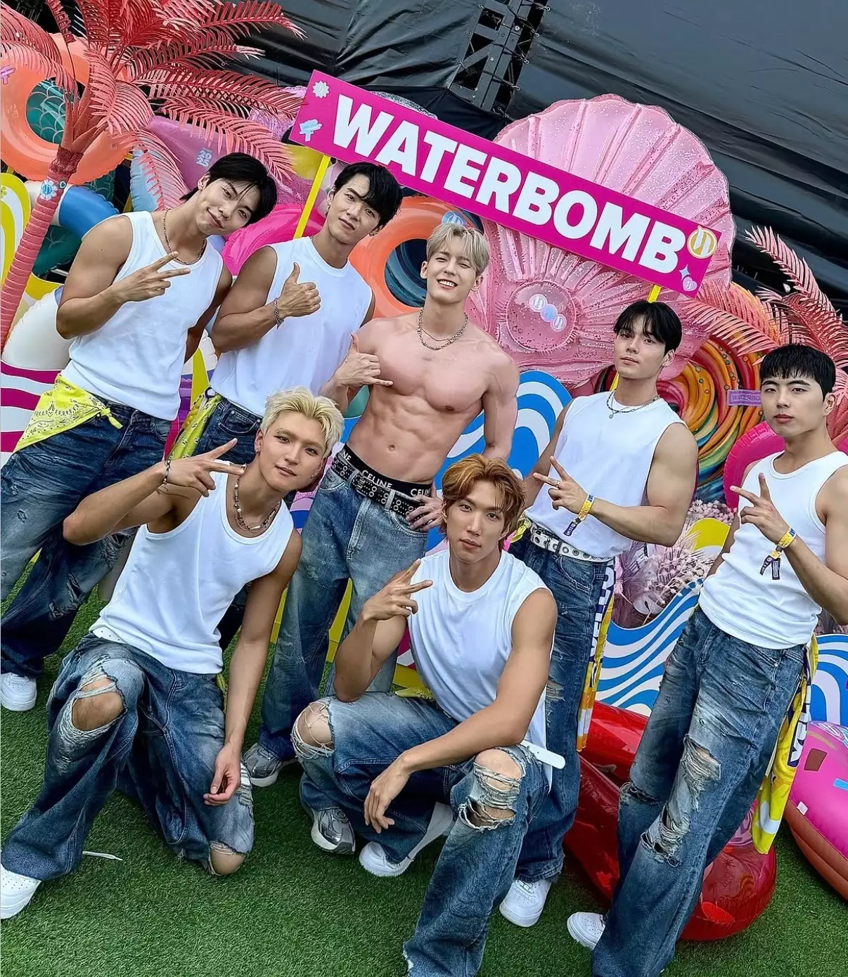 除了 EXO 的 KAI 外，WATERBOMB 其他嘉賓也非常精彩，包括以精壯身材與唱跳實力聞名的 BTOB 成員 HUTA 李旼赫將為現場帶來熱辣辣的演出！