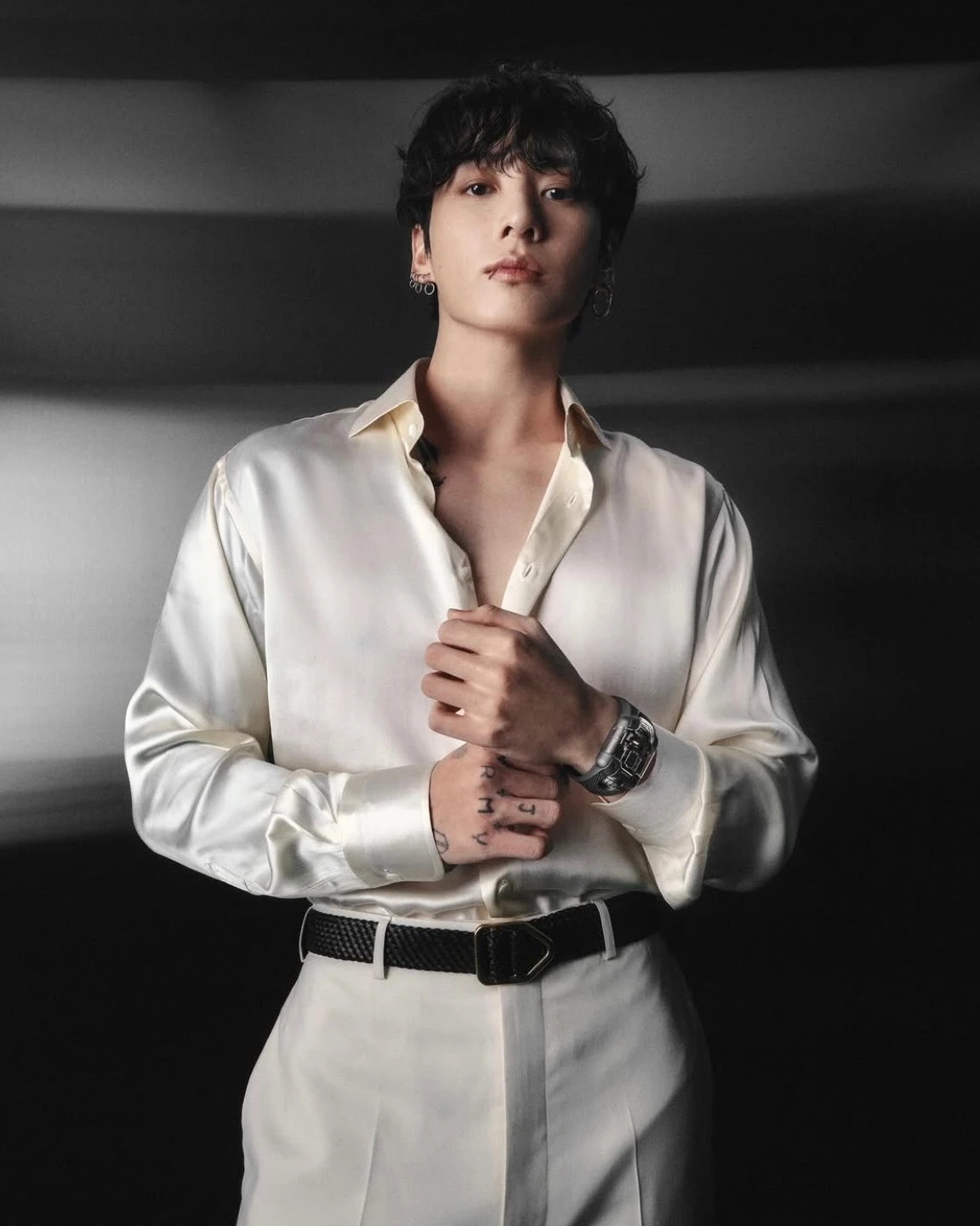 BTS 成員田柾國延續近年的全球高人氣，在 2026 年上半年排名第二。外媒指出，他的個人音樂作品持續創下亮眼串流與播放紀錄，加上世界巡演、商業代言及各種國際活動，使他的搜尋熱度始終維持在前段班。