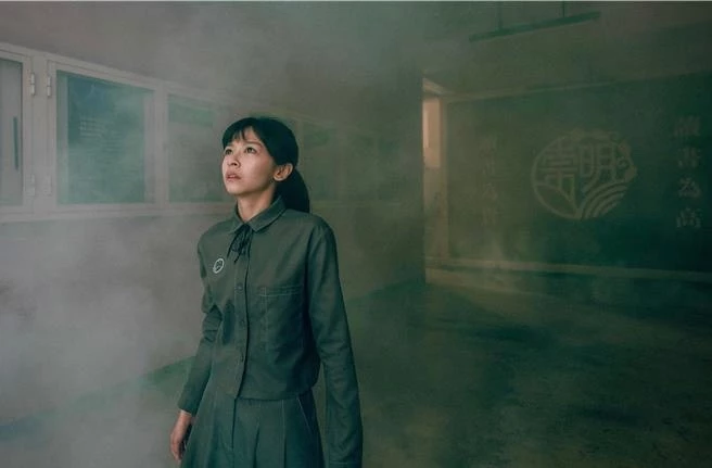 改編自日本恐怖漫畫家伊藤潤二經典作品的《聰明鎮》由梁詠琪、陳姸霏、天心等主演，故事描述一對母女搬進以超高升學率聞名的「聰明鎮」，原以為能迎接全新生活，卻發現鎮上的居民對成績與成功近乎瘋狂，而一股神祕力量正悄悄改變每個人的命運。