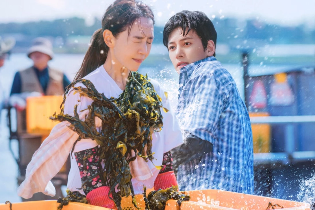由《山茶花開時》導演車英勳、《Go Back夫妻》權慧珠編劇聯手打造，演員更是由韓國實力派演員池昌旭和申惠善主演！故事劇情發生在濟州島上，一位外表看似光彩照人、事業如日中天的女主角，在某天失去自我後回到故鄉三達里。