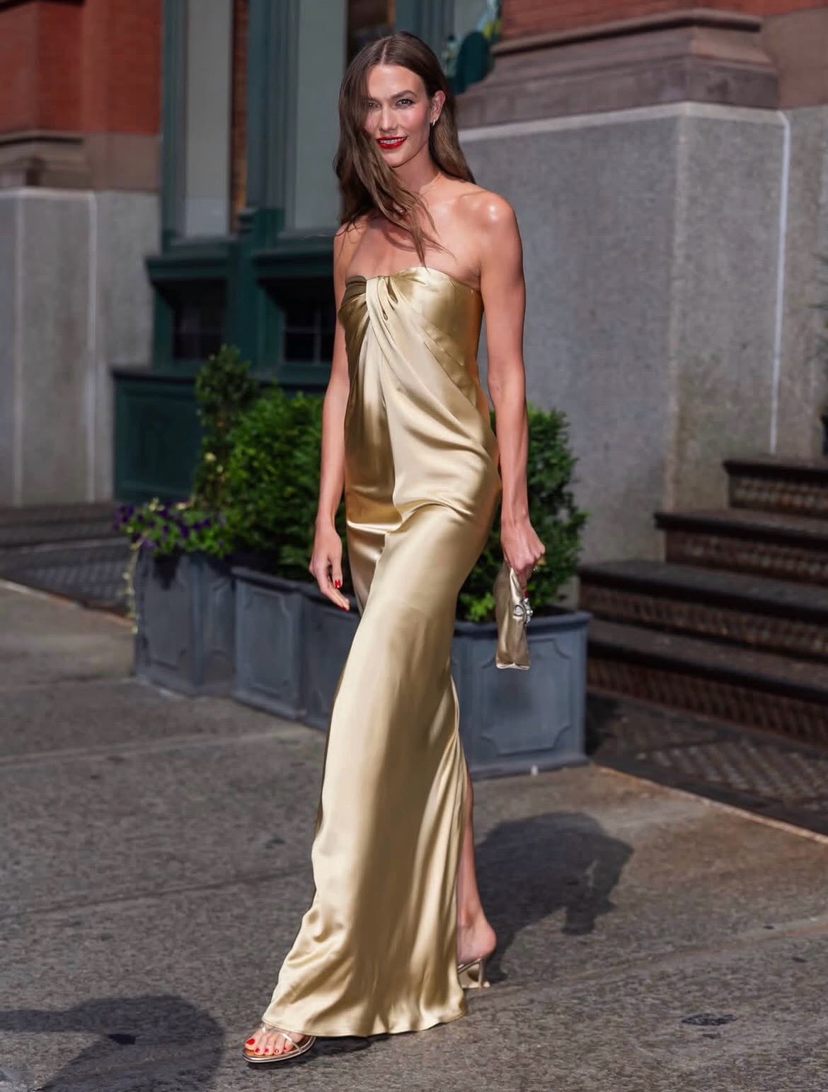 泰勒絲婚禮穿搭女星示範4：karlie kloss