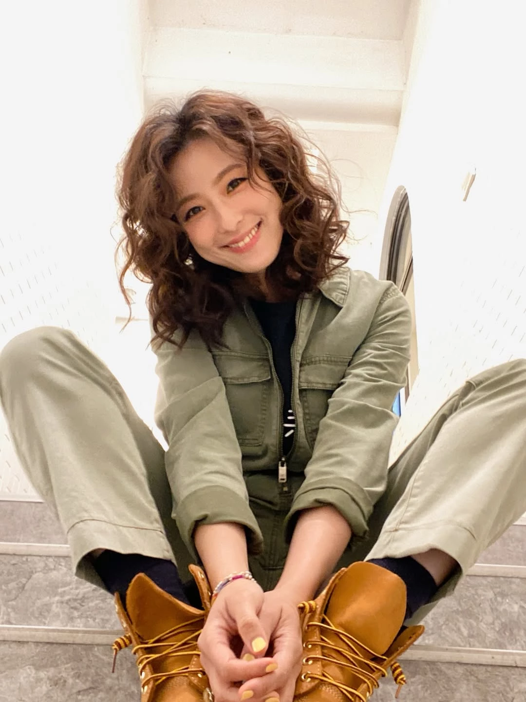 賴雅妍減齡短髮推薦2：羊毛卷中短髮
