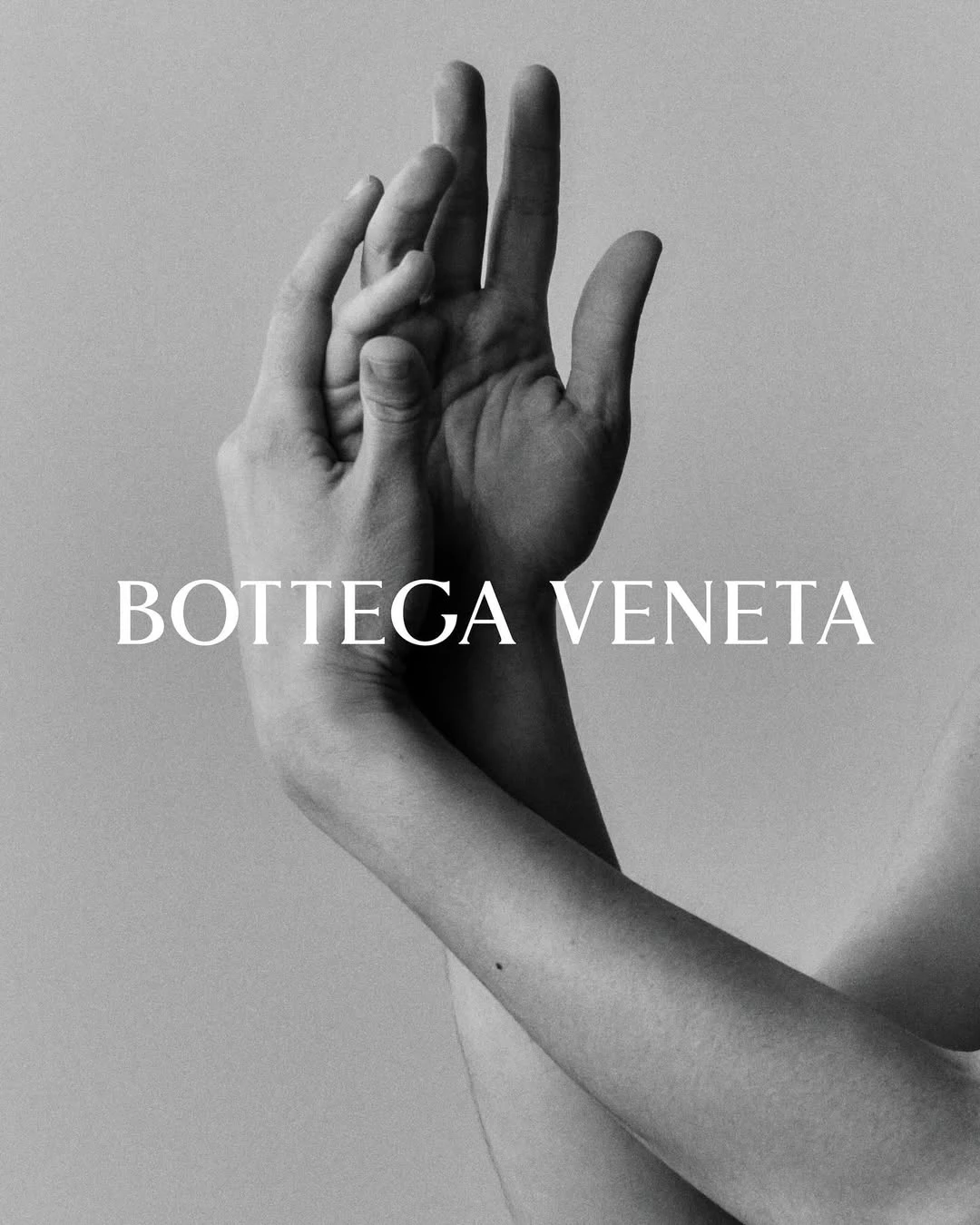 宮澤理惠過去曾參與Bottega Veneta《Craft is our Language 匠藝吾言》形象廣告,紀念品牌標誌性Intrecciato編織工藝50週年。如今成為品牌大使,映照出她本就與品牌對質感、工藝與內在力量的共鳴。