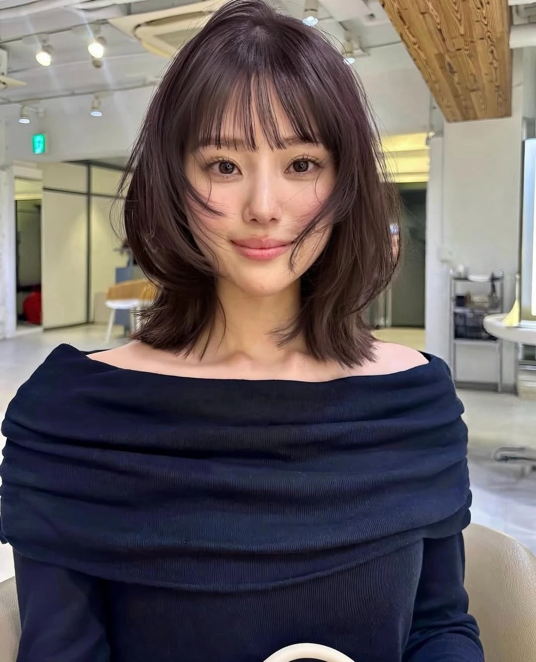 熟齡「深棕色鮑伯短髮」推薦5：小顏剪瀏海