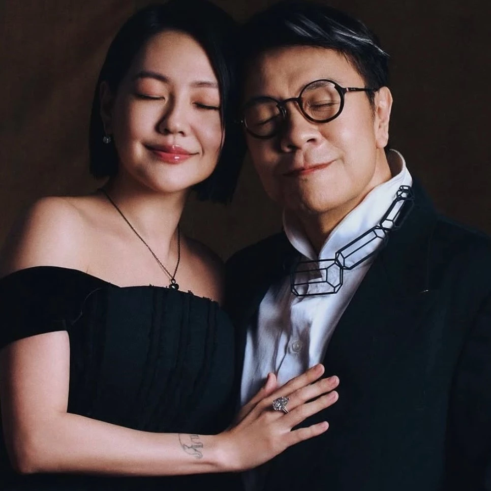 蔡康永金句8：“你當然可以只愛對方，不愛自己。但這樣愛一群子，對方不會跟著也輕視你了。”
