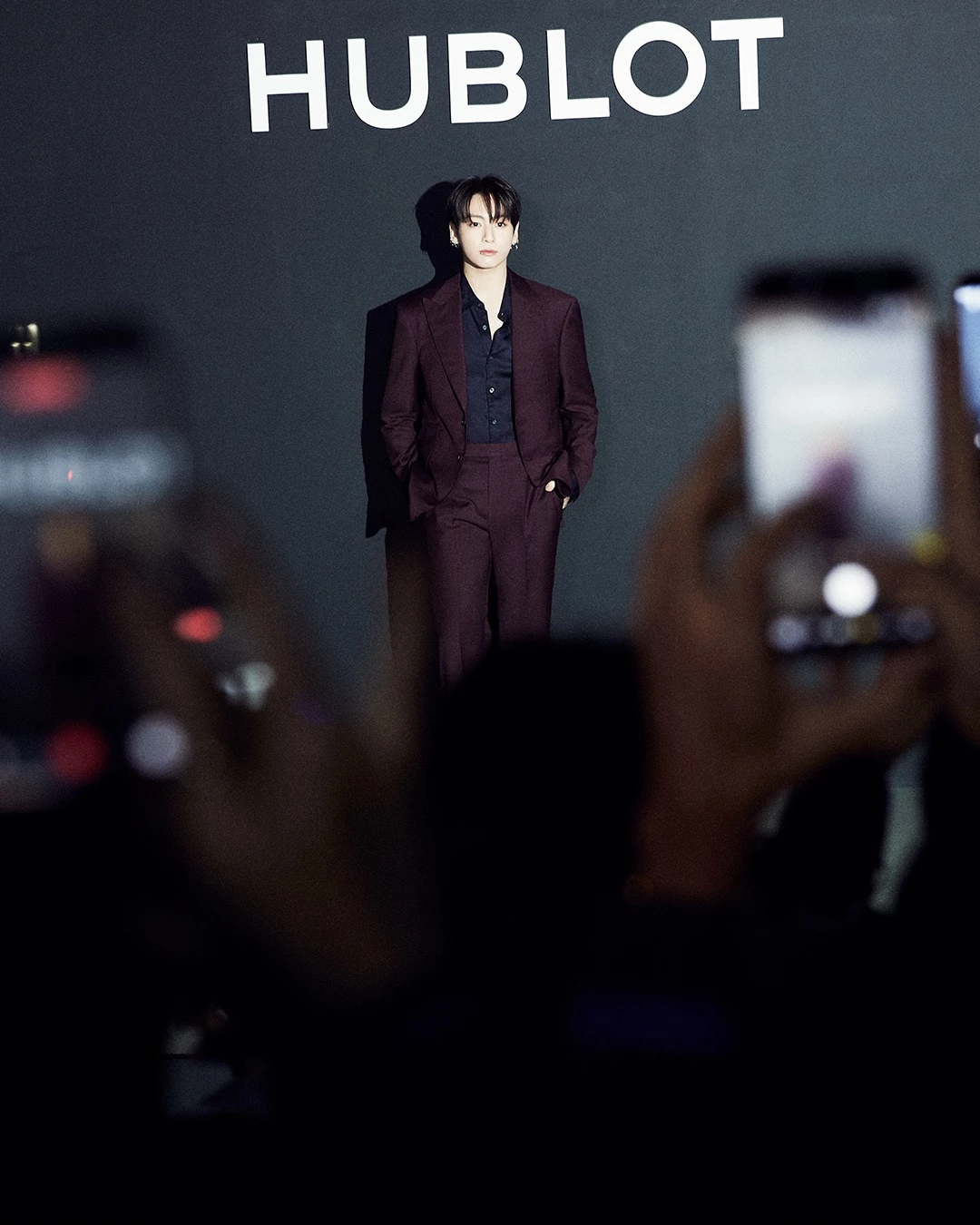 當瑞士高級製錶品牌 Hublot 宣布 BTS 成員 Jung Kook 出任全球品牌大使，從 2022 年卡達世足與品牌結緣，日前才成為 Chanel Beauty 全球代言人，如今再下一城，對高級腕錶而言，Z 世代與千禧世代向來被視為潛力客層，但真正能撬動市場的，是K-pop的文化影響力。