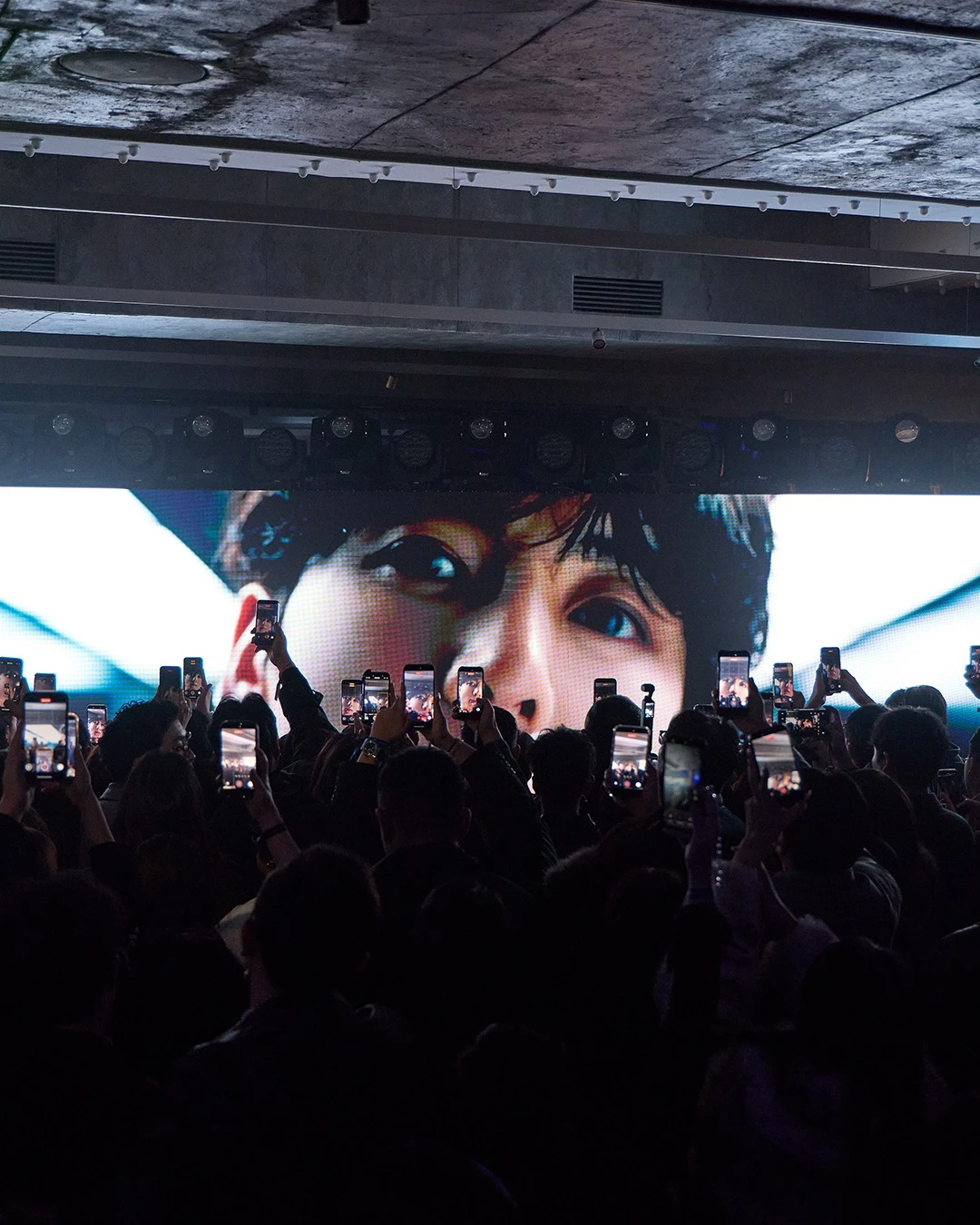 當瑞士高級製錶品牌 Hublot 宣布 BTS 成員 Jung Kook 出任全球品牌大使，從 2022 年卡達世足與品牌結緣，日前才成為 Chanel Beauty 全球代言人，如今再下一城，對高級腕錶而言，Z 世代與千禧世代向來被視為潛力客層，但真正能撬動市場的，是K-pop的文化影響力。